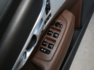 2019款T5 AWD 智尊版 主驾车窗控制区	