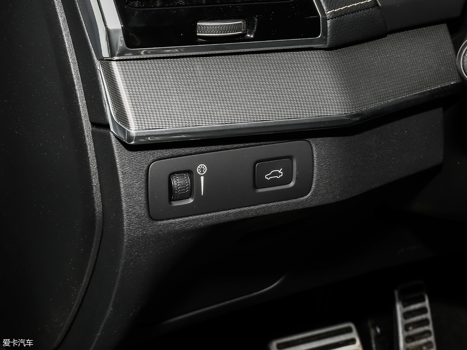 2019���֠���XC90 T6 �\�Ӱ� 7��