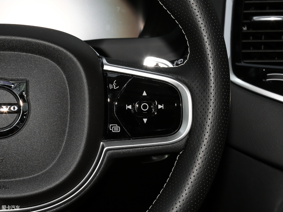 2019���֠���XC90 T6 �\�Ӱ� 7��