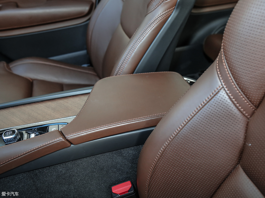 2019֠XC90 T6  7