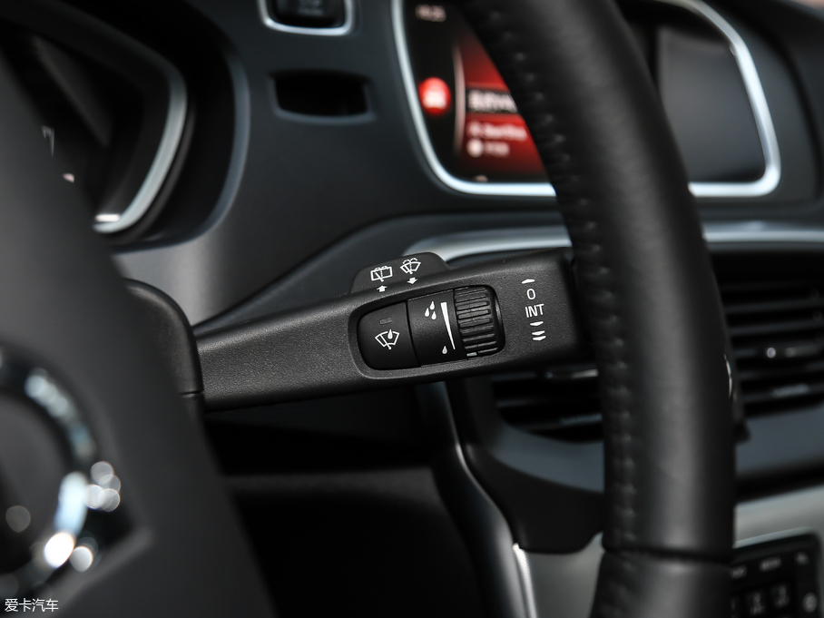 2019���֠���V40 1.5T T3 ���Ű�