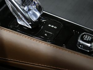 2020Ŀ E(q)(dng) T8 A 7 п؅^(q)