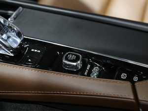 2020Ŀ E(q)(dng) T8 A 7 п؅^(q)