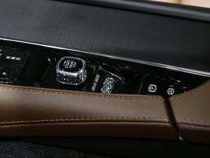 2020Ŀ E(q)(dng) T8 A 7 п؅^(q)