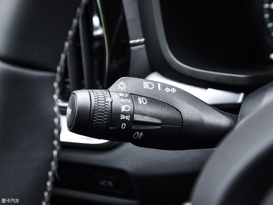 2020���֠���V60 T5 �����\�Ӱ�