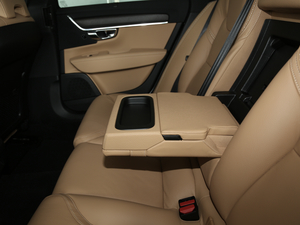 2020款改款 T5 AWD 智远版 后排中央扶手