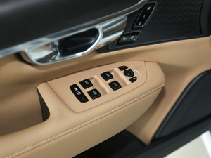 2020款改款 T5 AWD 智远版 主驾车窗控制区	