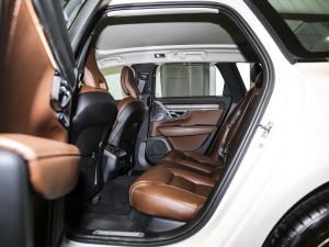 2020款改款 T5 AWD 智尊版 后排空间