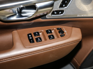 2020款改款 T5 AWD 智尊版 主驾车窗控制区	