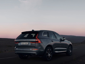 2020款 T8 AWD 混动基本型 整体外观