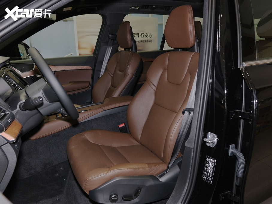 2021���֠���XC90 B5 ���к��A�� 5��