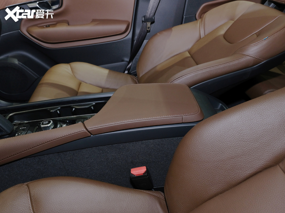 2021���֠���XC90 B5 ���к��A�� 5��