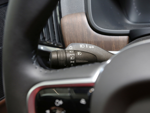 2021款B5 AWD 智远版 中控区