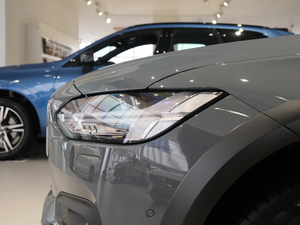 2021B5 AWD  (x)(ji)^