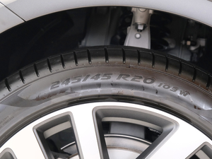 2021款B5 AWD 智尊版 轮胎尺寸