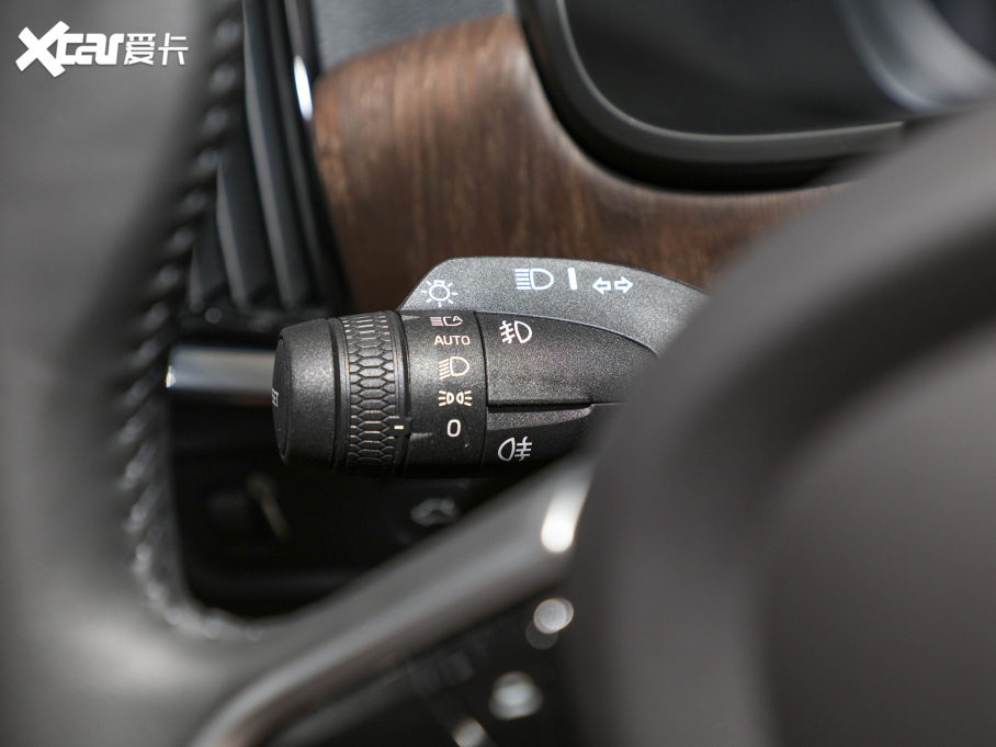 2022���֠��� V90 B5 AWD ���h��