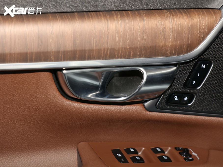 2022���֠��� V90 B5 AWD ���h��