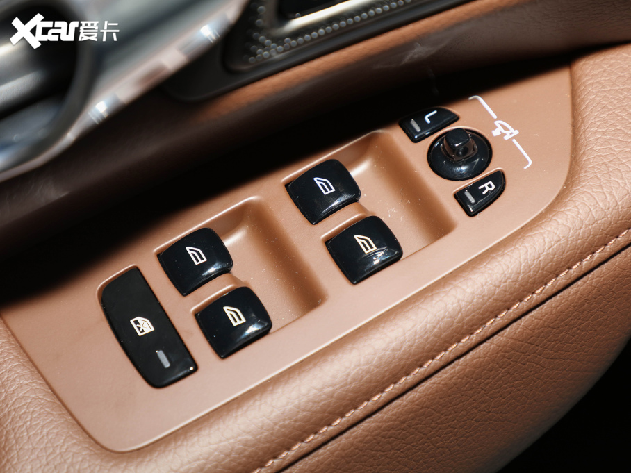 2022���֠��� V90 B5 AWD ���h��