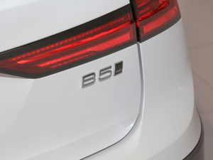2022B5 AWD h ^