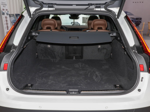 2022款B5 AWD 智远版 行李厢空间