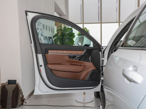 2022款B5 AWD 智远版 驾驶位车门