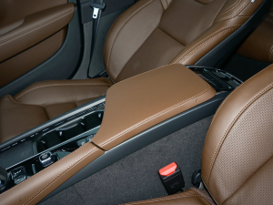 2022款B5 AWD 智尊版 中央扶手箱