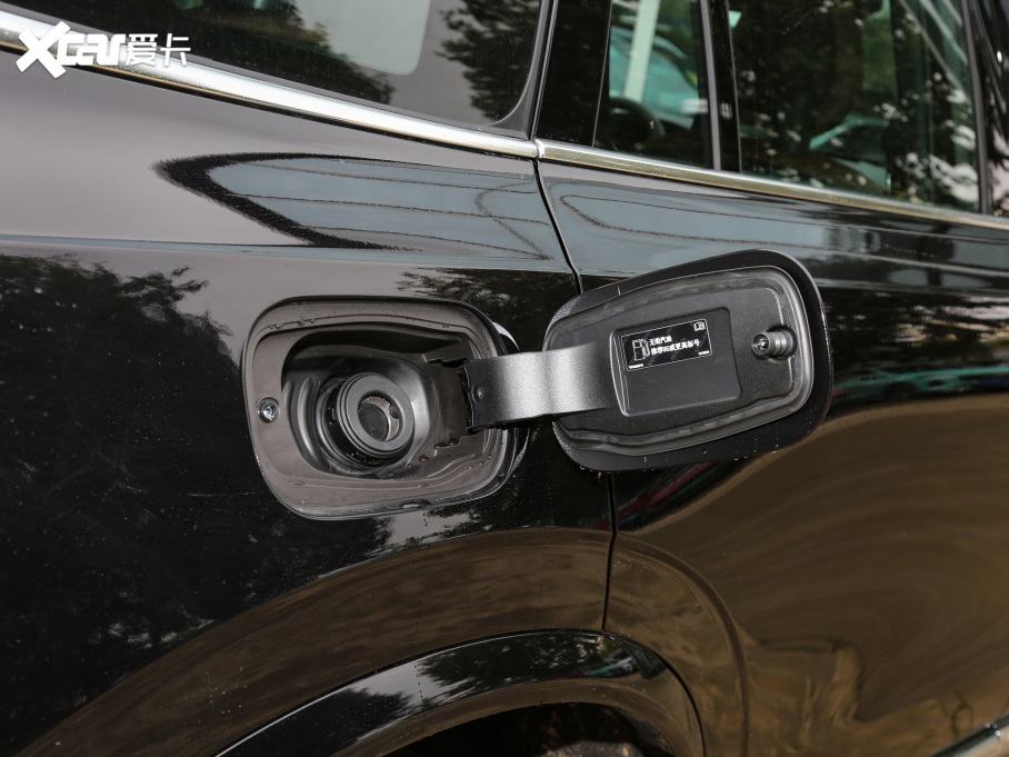 2022���֠���XC90 B5 ���к��A�� 5��