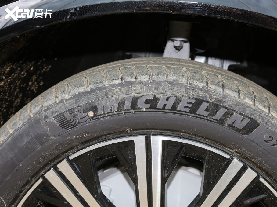 2022���֠���XC90 B5 ���к��A�� 5��