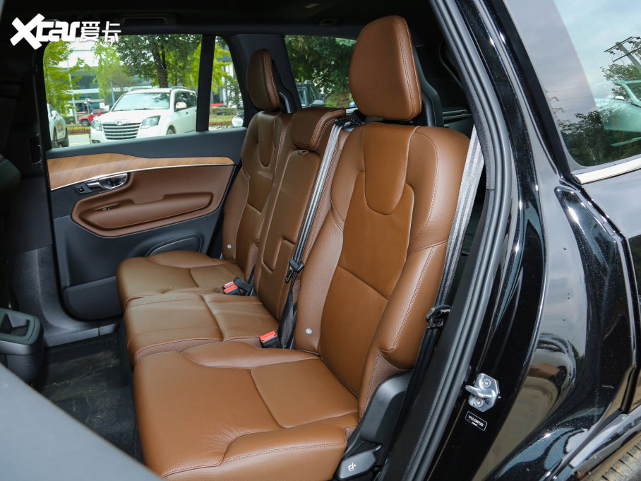 2022���֠���XC90 B5 ���к��A�� 5��