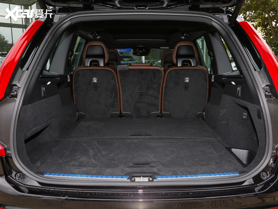 2022���֠���XC90 B5 ���к��A�� 5��