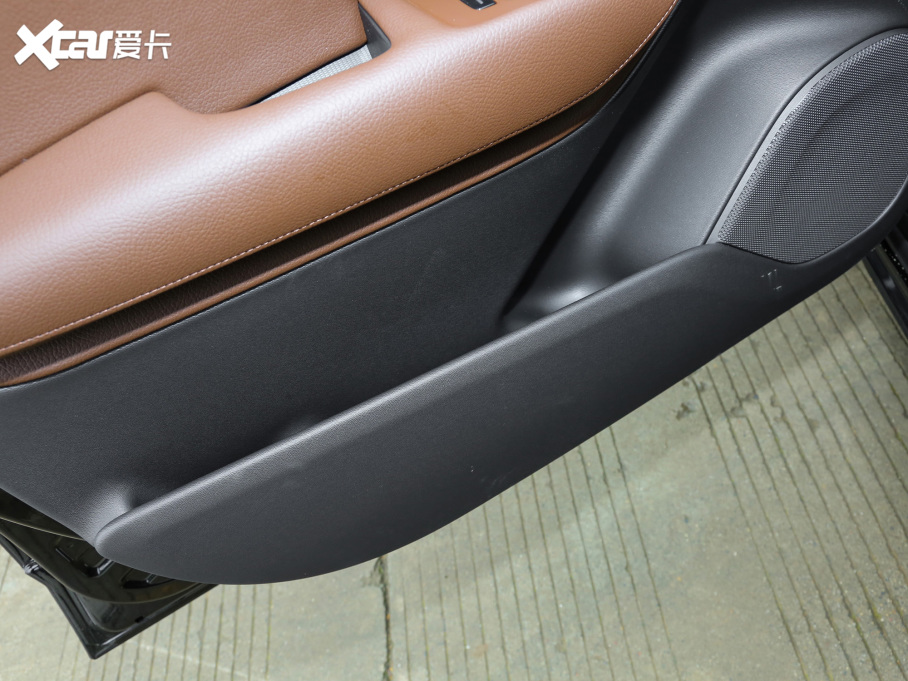 2022���֠���XC90 B5 ���к��A�� 5��