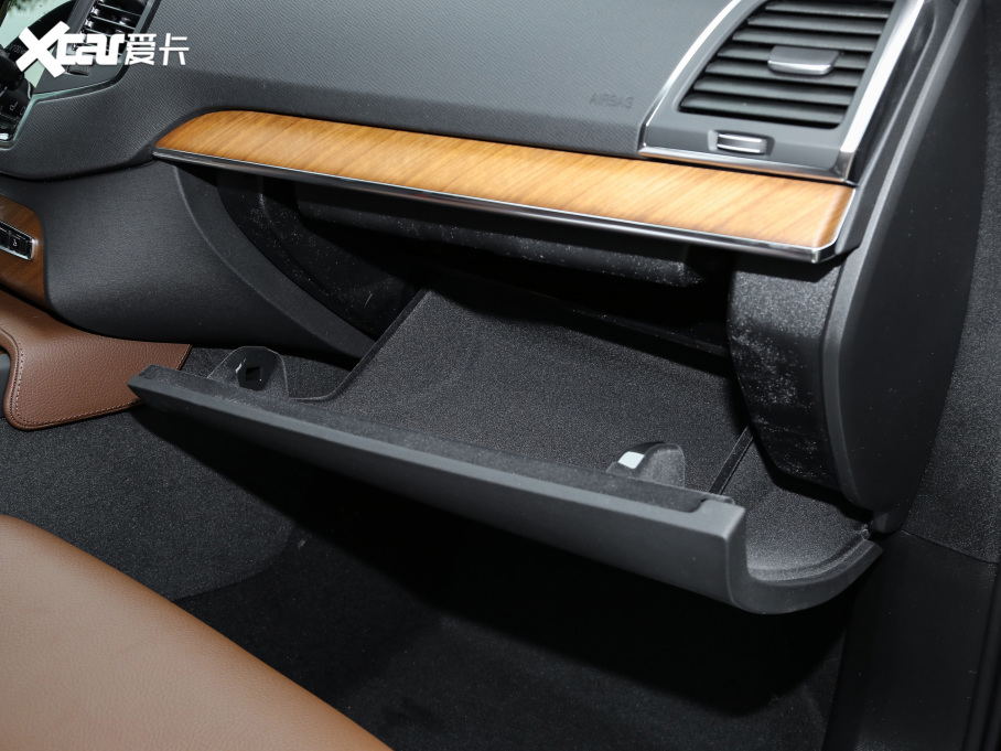 2022���֠���XC90 B5 ���к��A�� 5��