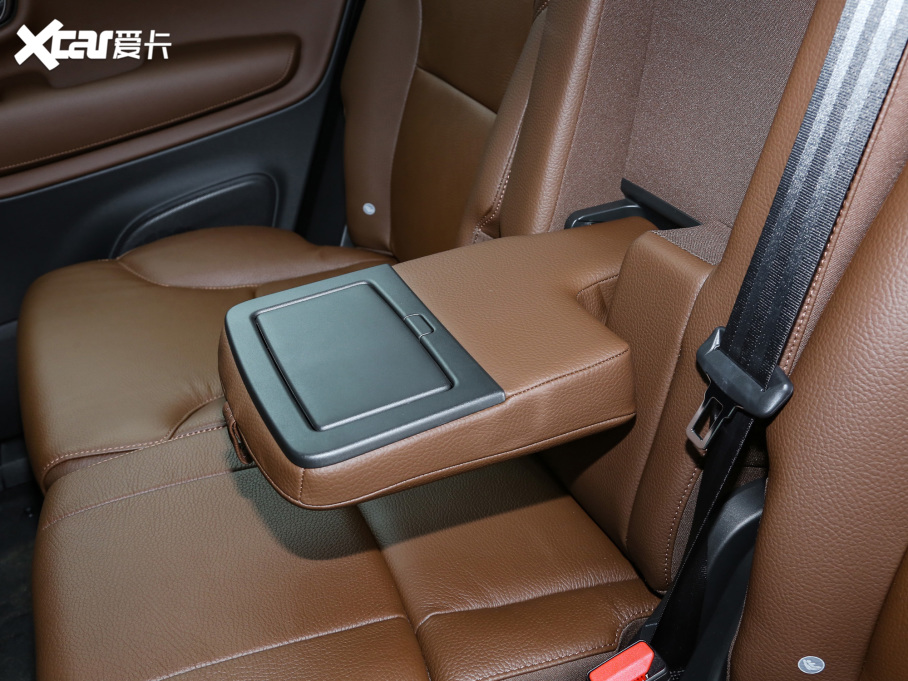 2022���֠���XC90 B5 ���к��A�� 5��