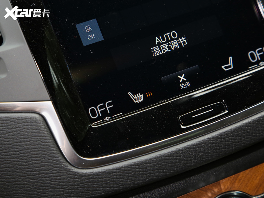 2022���֠���XC90 B5 ���к��A�� 5��