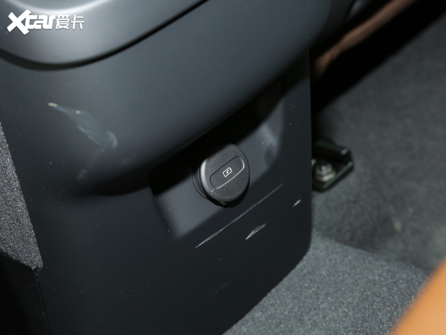 2022���֠���XC90 B5 ���к��A�� 5��