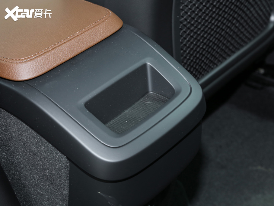 2022���֠���XC90 B5 ���к��A�� 5��