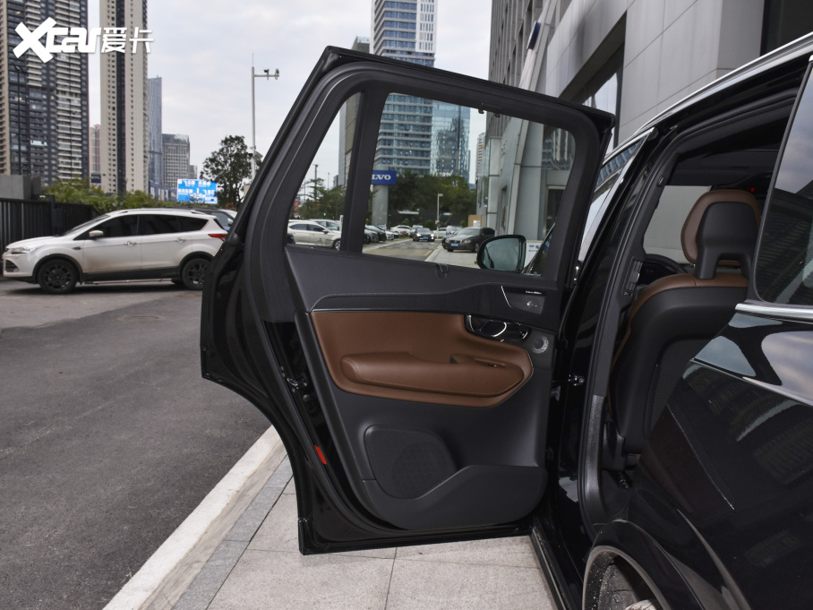 2022���֠���XC90 B6 ���ź��A�� 7��