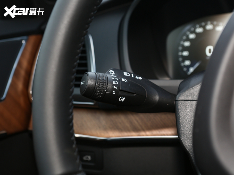 2022���֠���XC90 B5 ���к��A�� 7��