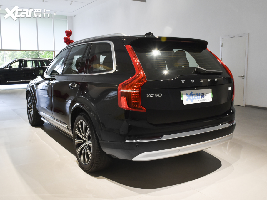 2022款沃尔沃xc90 rechargee驱混动 t8 智尊豪华版 7座