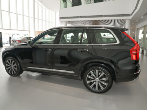 2022款沃尔沃XC90新能源 改款 E驱混动 T8 智尊豪华版 7座