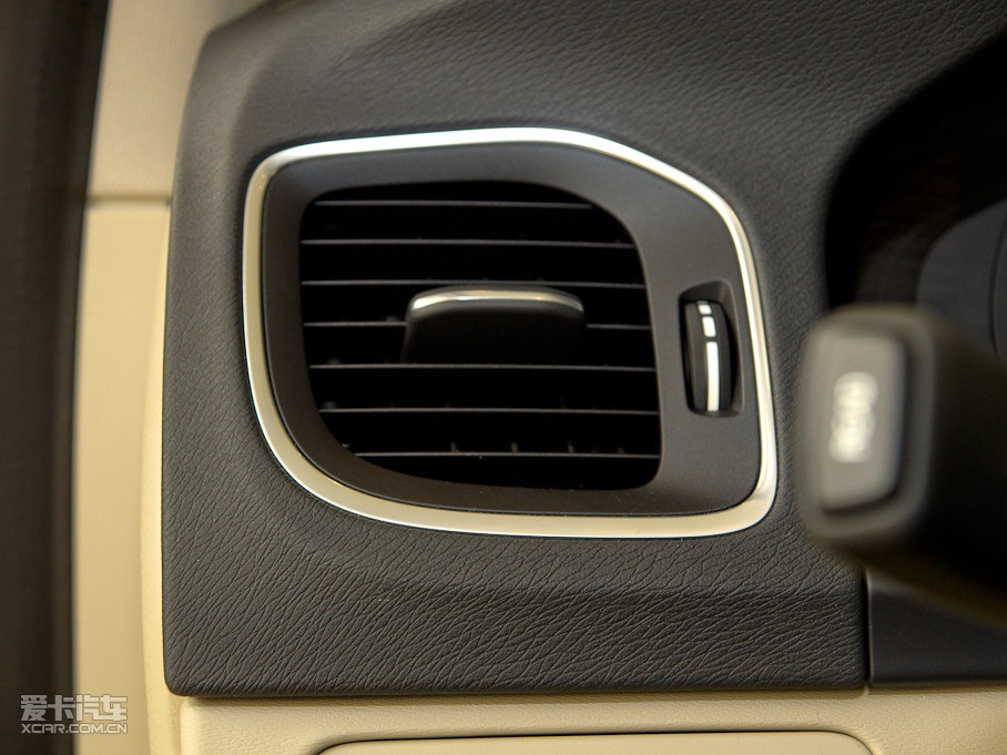 2011���֠���S60(�M��) 2.0T ������Ű�