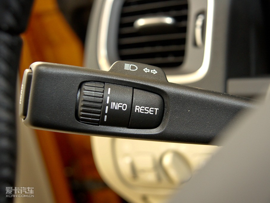 2011���֠���S60(�M��) 2.0T ������Ű�