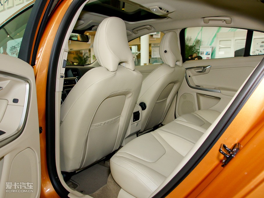 2011֠S60(M(jn)) 2.0T (q)Ű