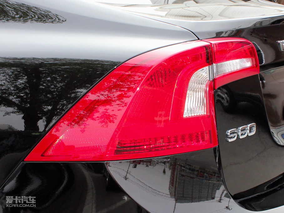 2011���֠���S60(�M��) 3.0L T6 ��������