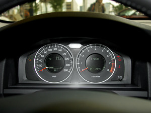2011款2.0T 两驱智雅版 中控区