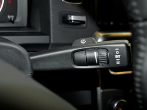 2011款2.0T 两驱智雅版 中控区
