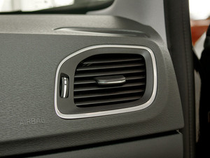2011款2.0T 两驱智雅版 中控区