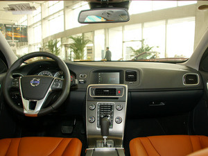 2011款2.0T 两驱智雅版 中控区