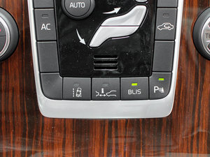 2011款3.0L T6 四驱智尊版 中控区