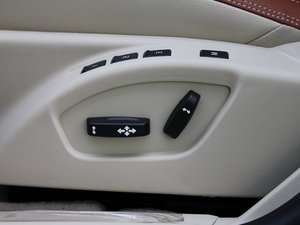 2012款2.0T T5 两驱智雅版 主驾驶座椅调节